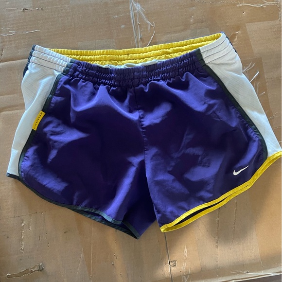 Nike Livestrong shorts - Picture 1 of 3